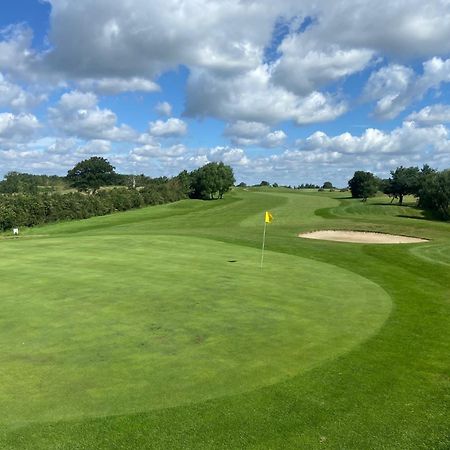 The Wiltshire Hotel, Golf And Leisure Resort سويندون المظهر الخارجي الصورة