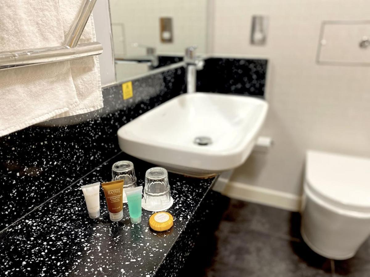 The Wiltshire Hotel, Golf And Leisure Resort سويندون المظهر الخارجي الصورة