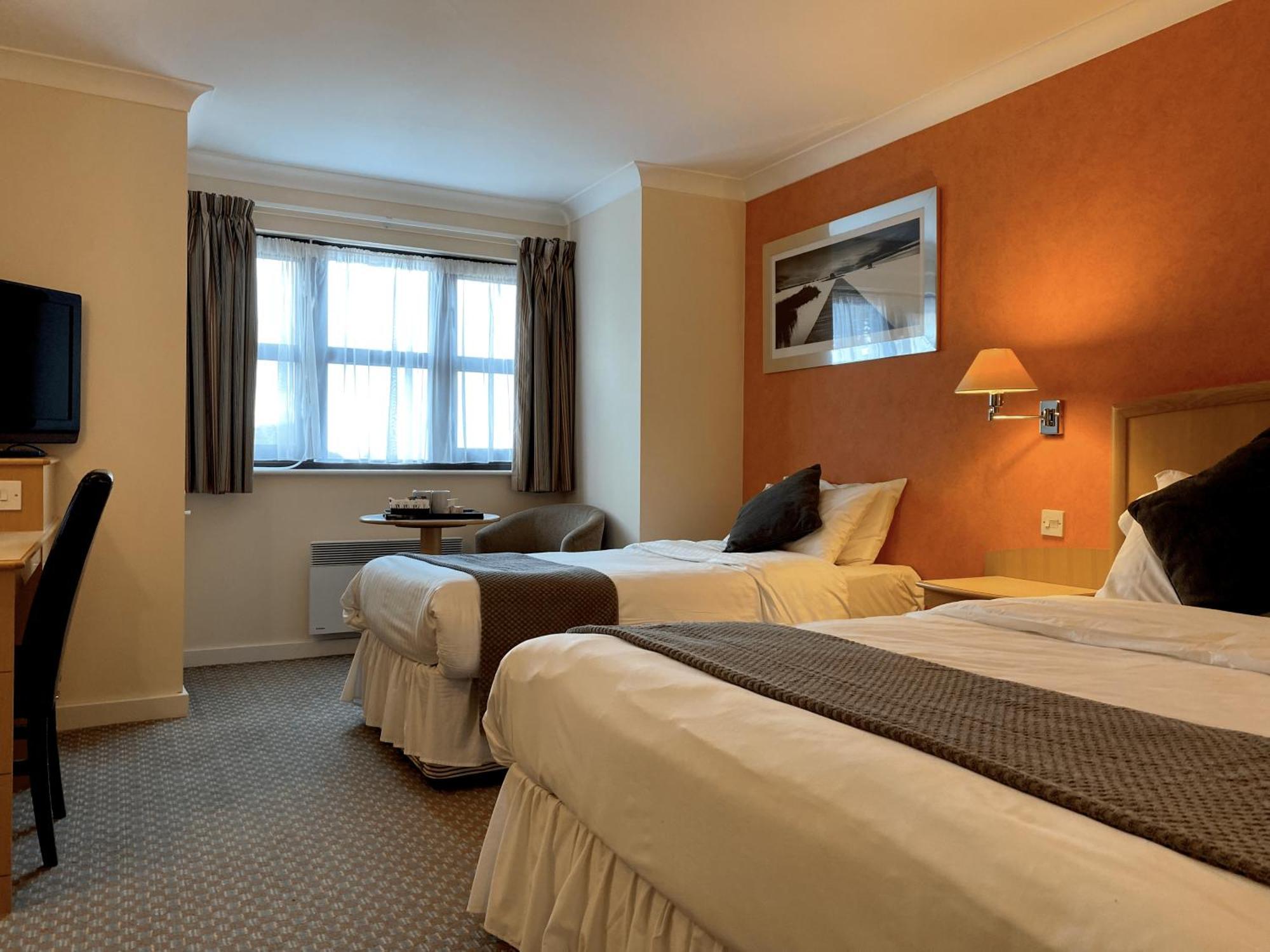 The Wiltshire Hotel, Golf And Leisure Resort سويندون المظهر الخارجي الصورة