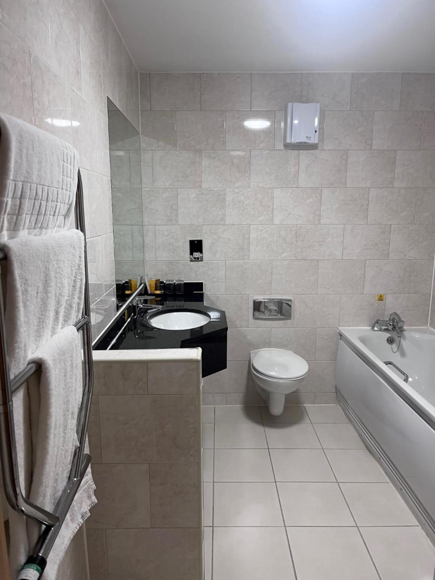 The Wiltshire Hotel, Golf And Leisure Resort سويندون المظهر الخارجي الصورة