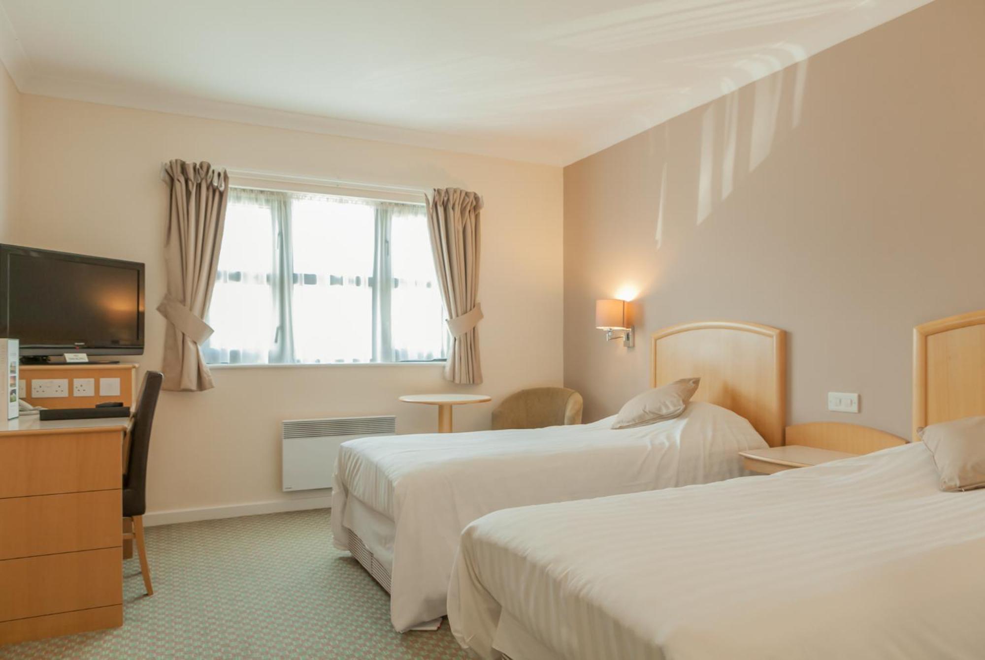 The Wiltshire Hotel, Golf And Leisure Resort سويندون المظهر الخارجي الصورة
