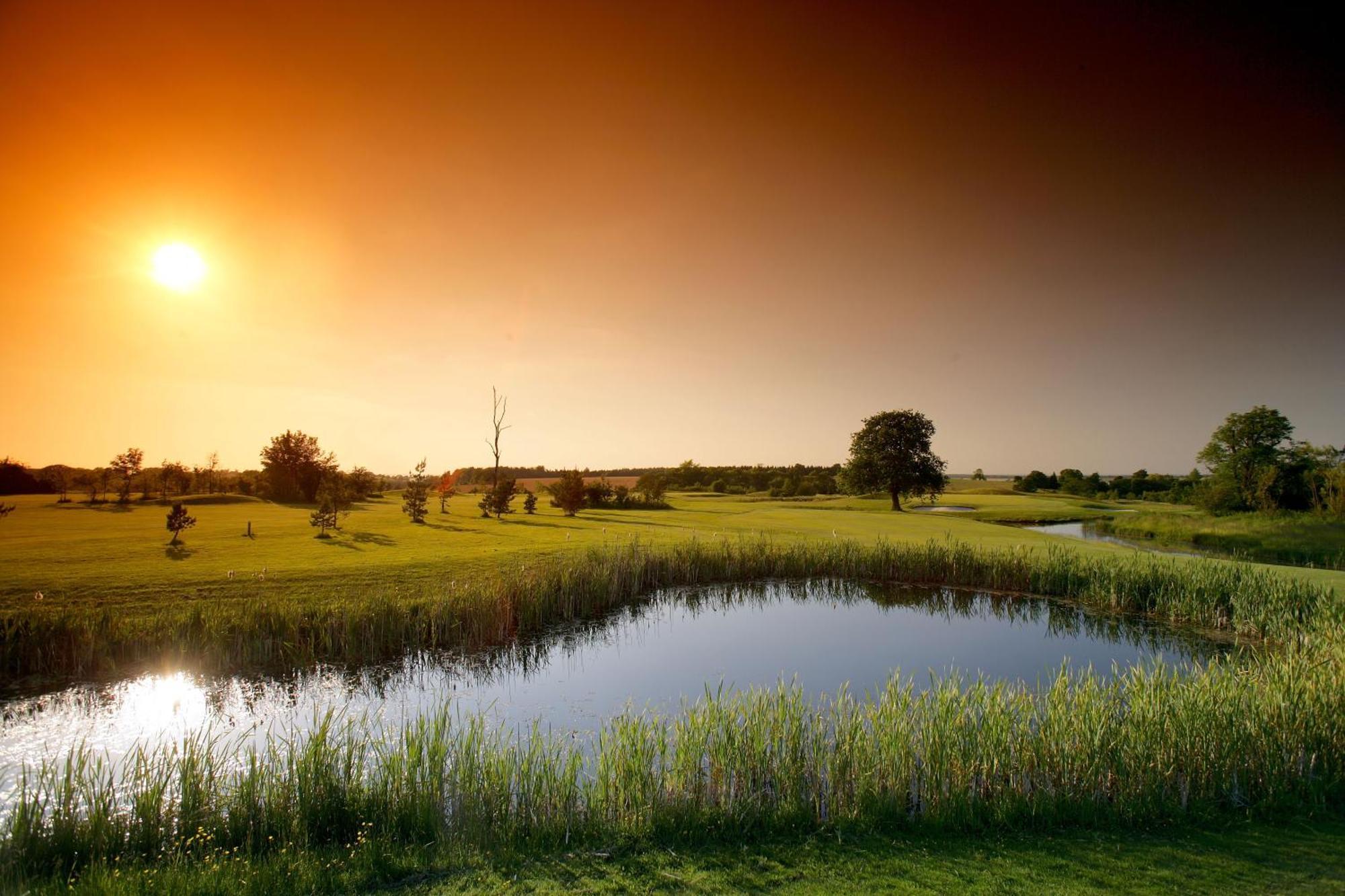 The Wiltshire Hotel, Golf And Leisure Resort سويندون المظهر الخارجي الصورة