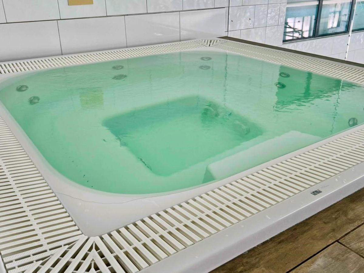 The Wiltshire Hotel, Golf And Leisure Resort سويندون المظهر الخارجي الصورة