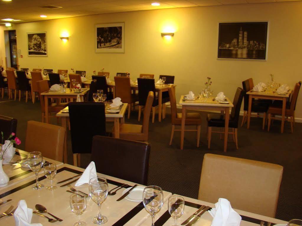 The Wiltshire Hotel, Golf And Leisure Resort سويندون المظهر الخارجي الصورة