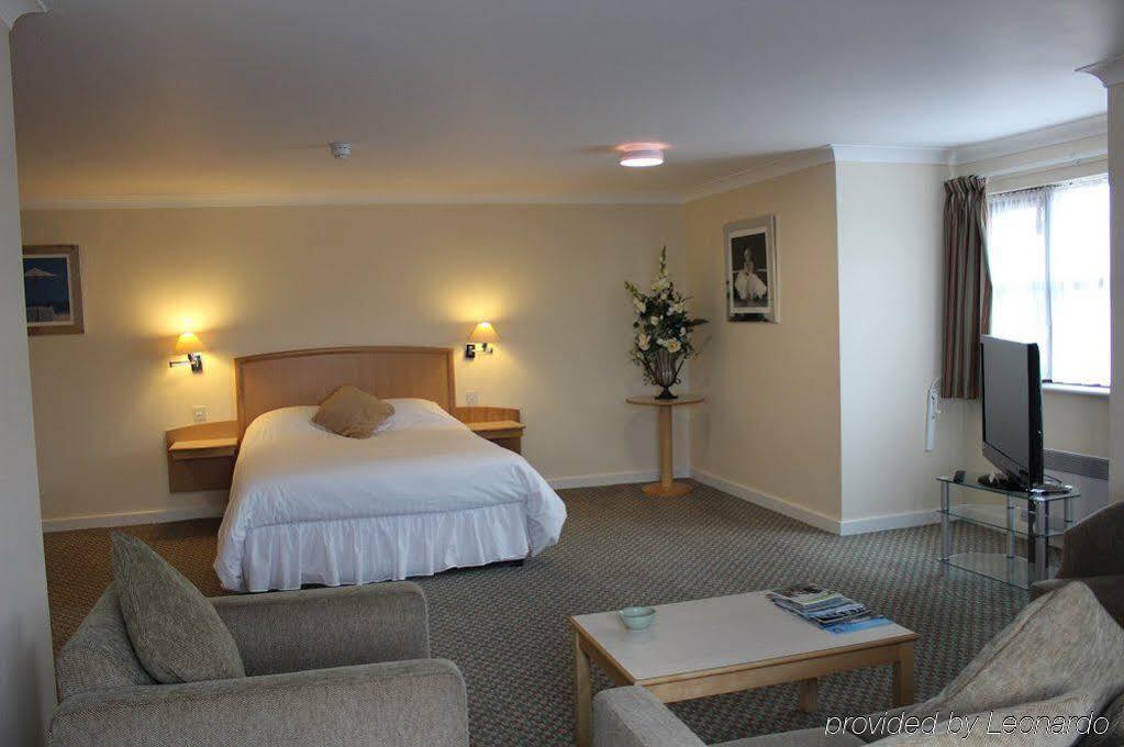 The Wiltshire Hotel, Golf And Leisure Resort سويندون المظهر الخارجي الصورة